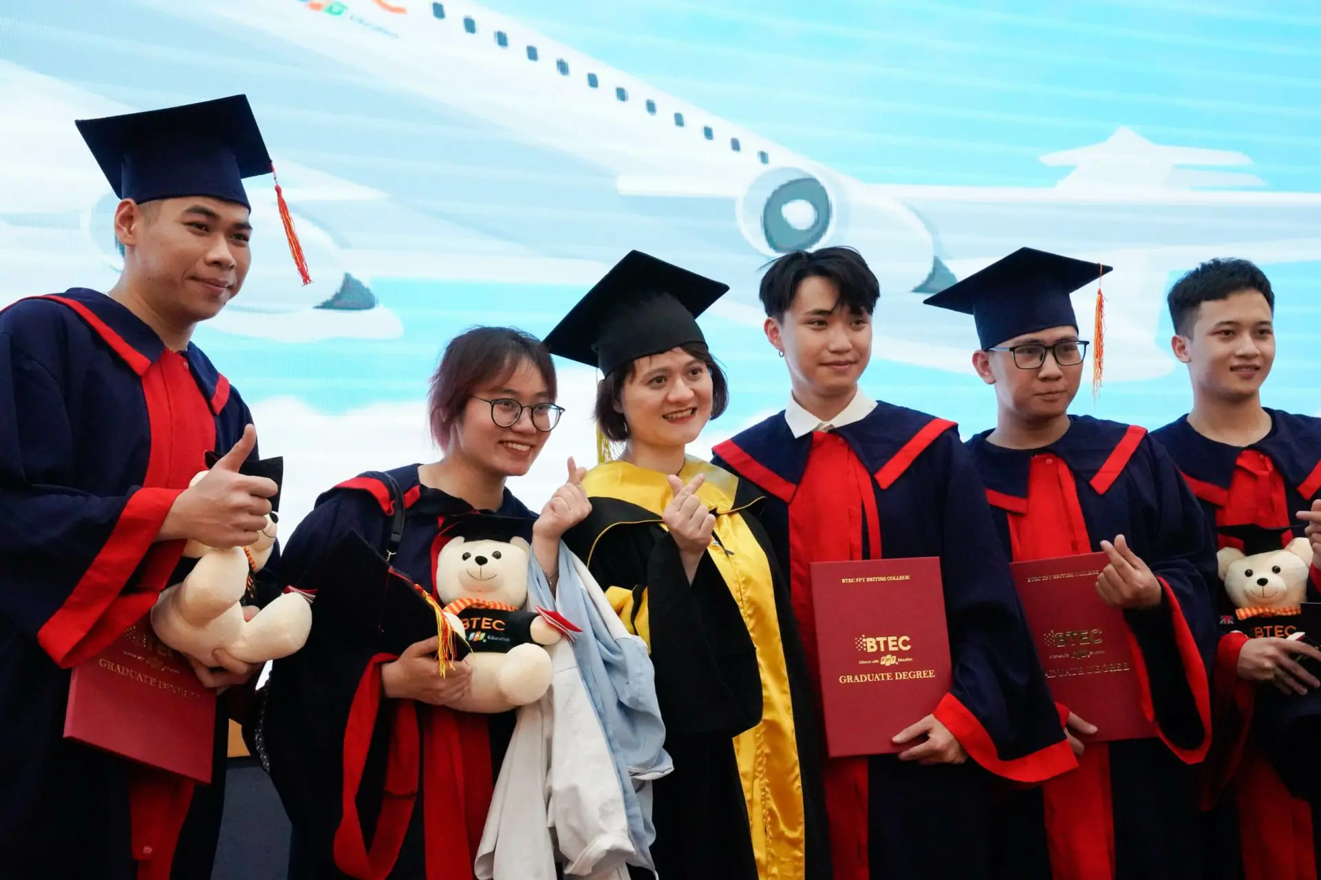 Sinh viên tốt nghiệp